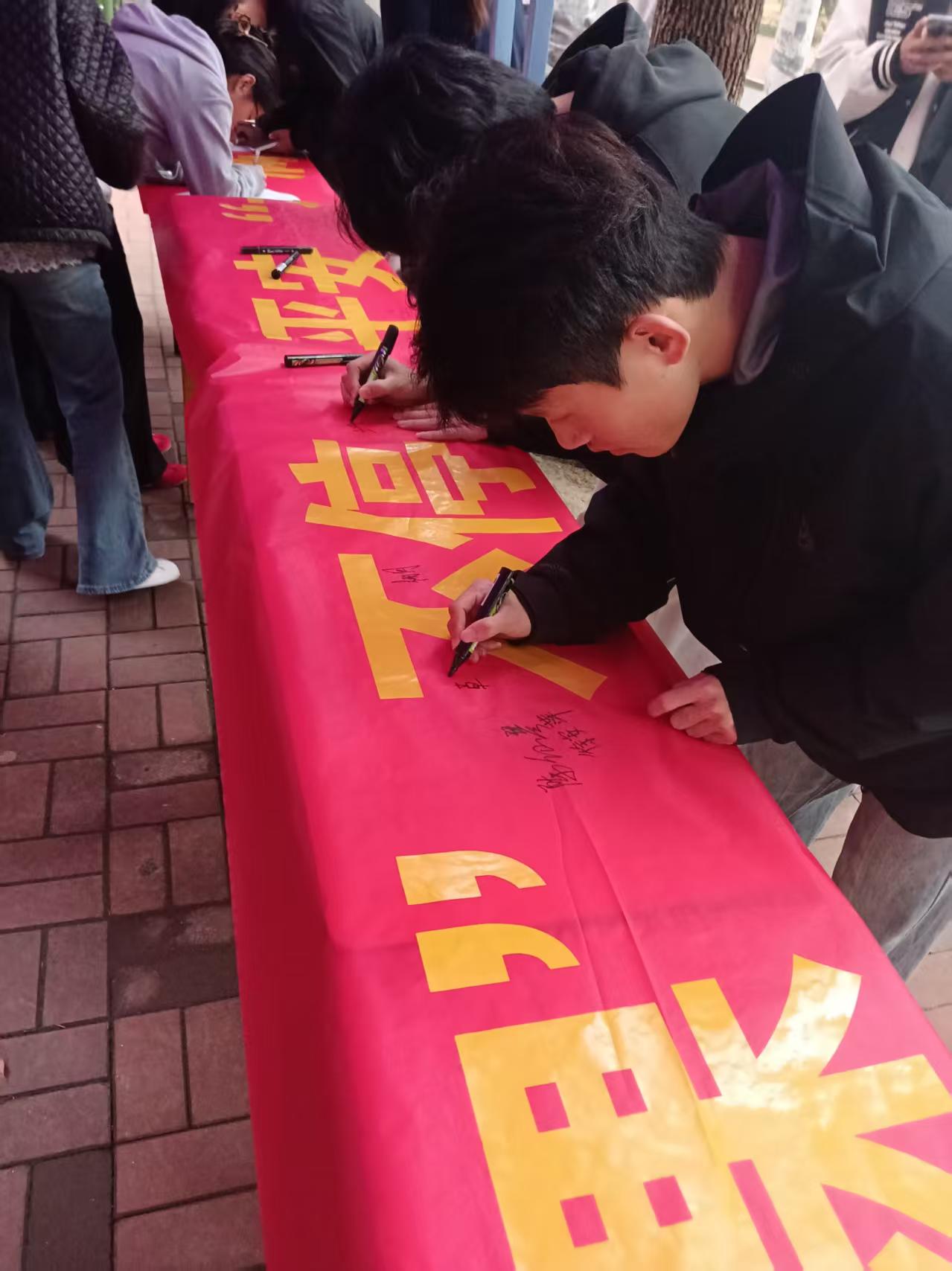 55fb88a4a883a35d8026f7ca90a8647c.jpg 55fb88a4a883a35d8026f7ca90a8647c.jpg