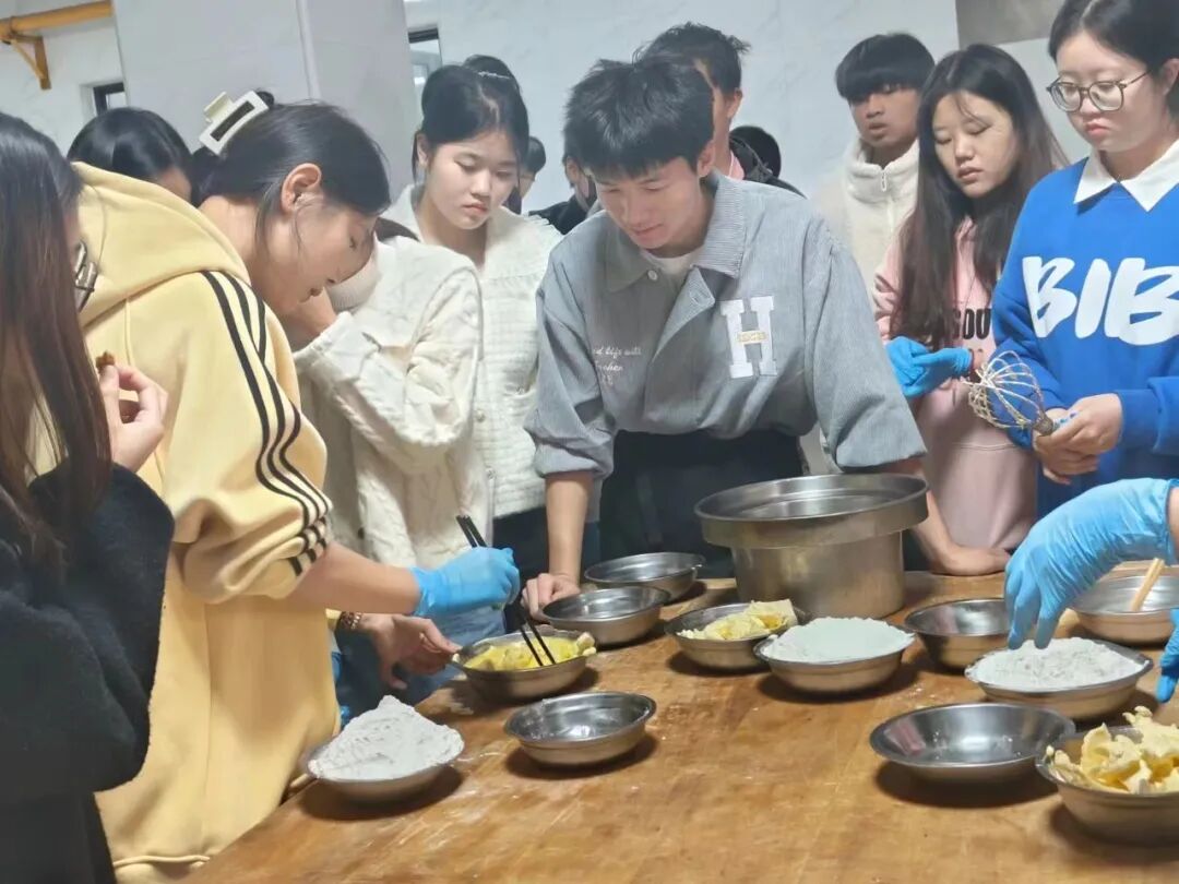 《2025-2026学年民办合肥滨湖职业技术学院活力社团交流|美食协会》